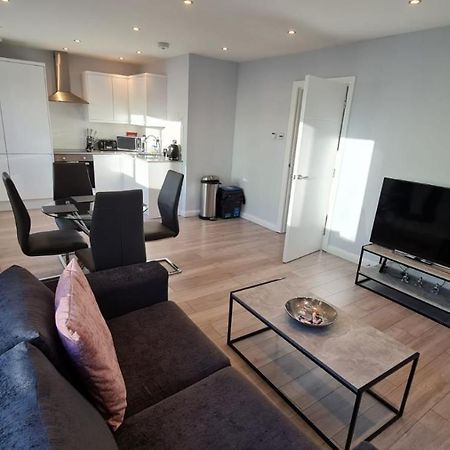 Cosy Flats Near Heathrow, Group Bookings Available With Parking Space Hounslow Exteriér fotografie