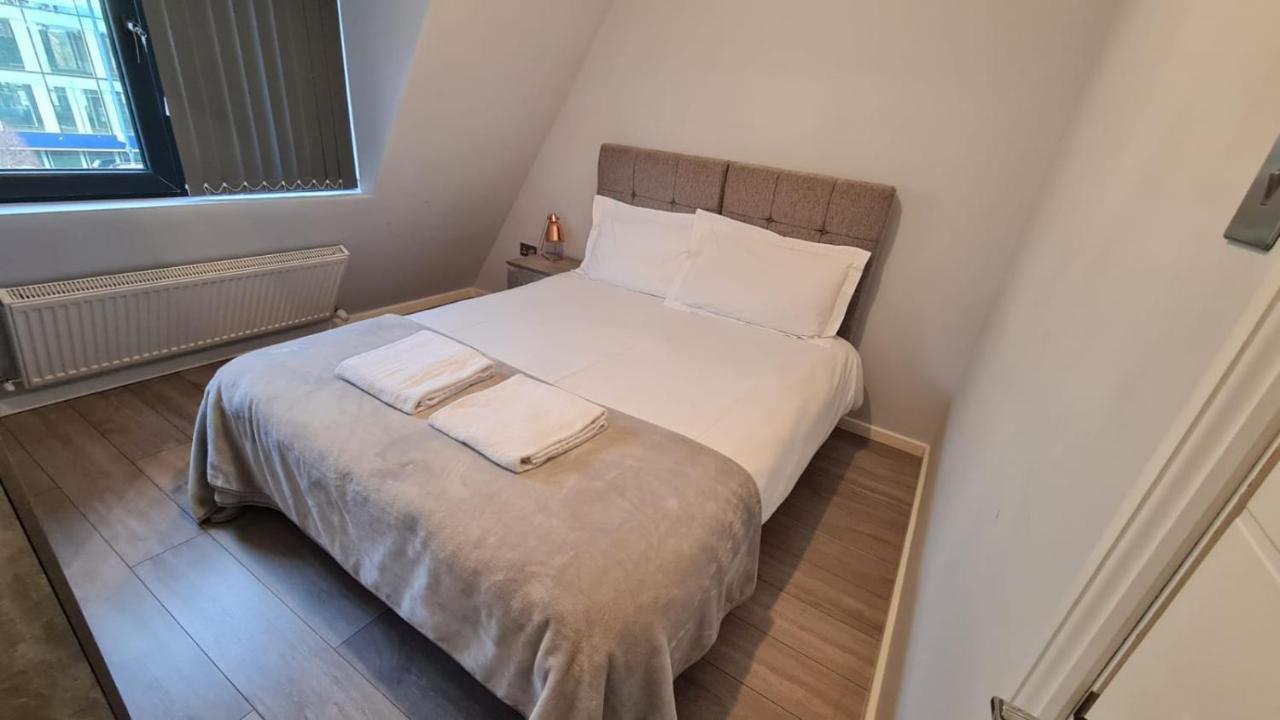 Cosy Flats Near Heathrow, Group Bookings Available With Parking Space Hounslow Exteriér fotografie
