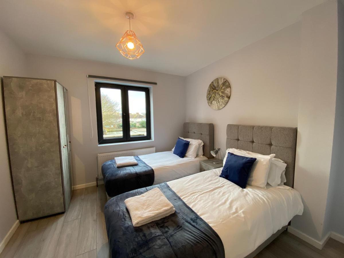 Cosy Flats Near Heathrow, Group Bookings Available With Parking Space Hounslow Exteriér fotografie