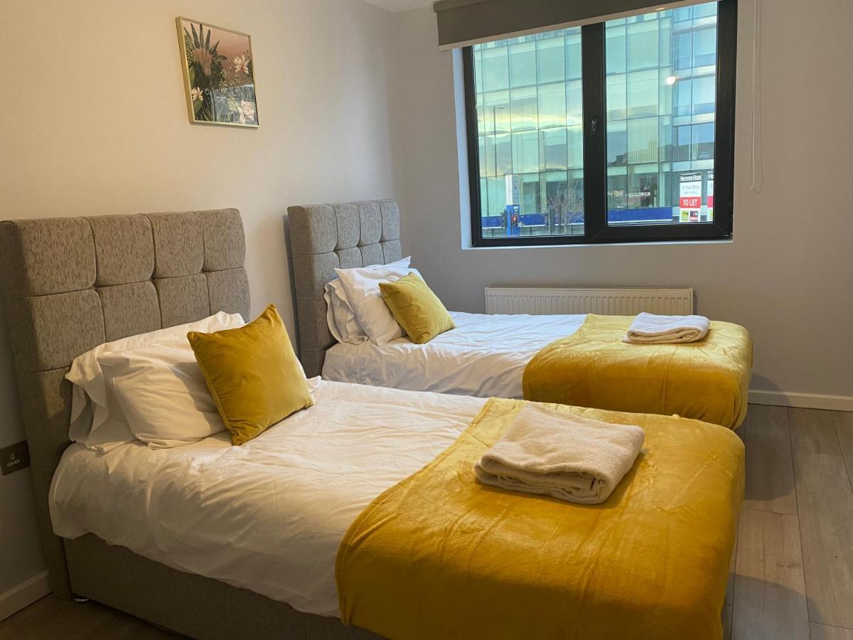 Cosy Flats Near Heathrow, Group Bookings Available With Parking Space Hounslow Exteriér fotografie