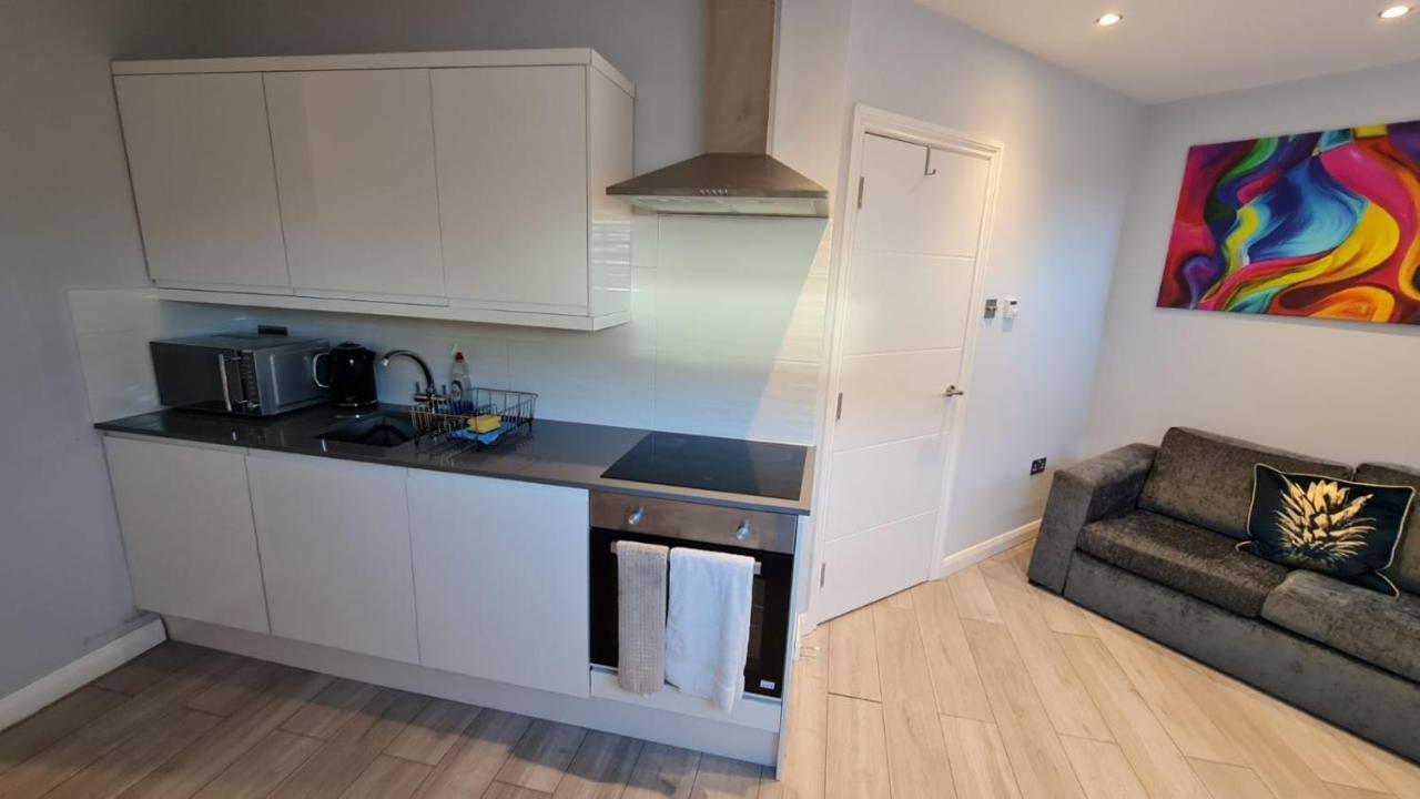Cosy Flats Near Heathrow, Group Bookings Available With Parking Space Hounslow Exteriér fotografie