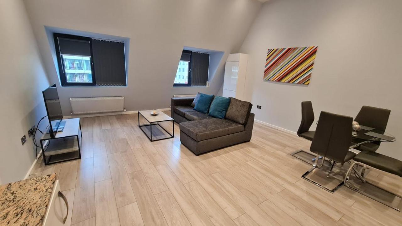 Cosy Flats Near Heathrow, Group Bookings Available With Parking Space Hounslow Exteriér fotografie