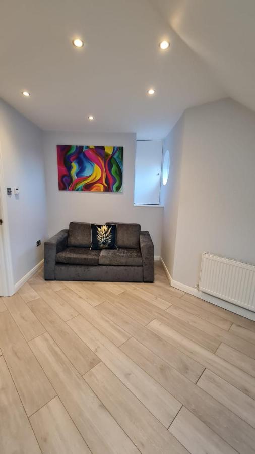 Cosy Flats Near Heathrow, Group Bookings Available With Parking Space Hounslow Exteriér fotografie