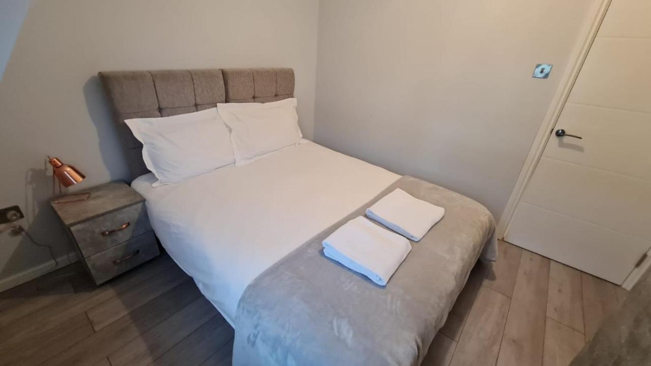 Cosy Flats Near Heathrow, Group Bookings Available With Parking Space Hounslow Exteriér fotografie