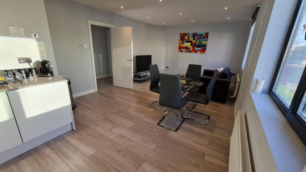 Cosy Flats Near Heathrow, Group Bookings Available With Parking Space Hounslow Exteriér fotografie