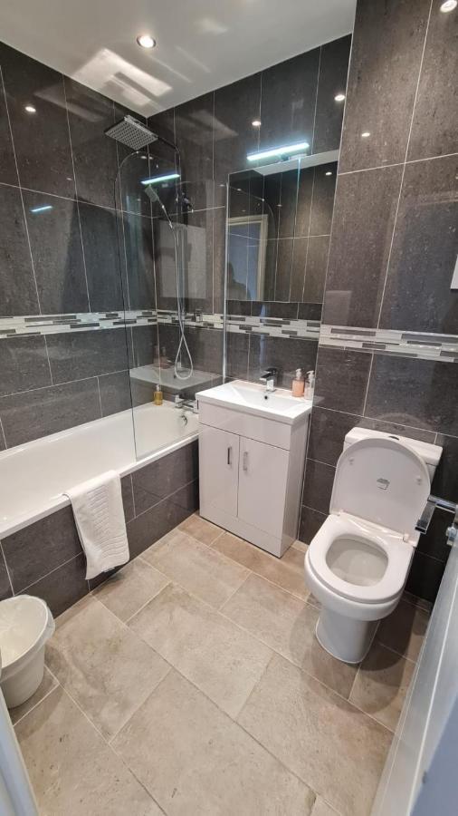 Cosy Flats Near Heathrow, Group Bookings Available With Parking Space Hounslow Exteriér fotografie