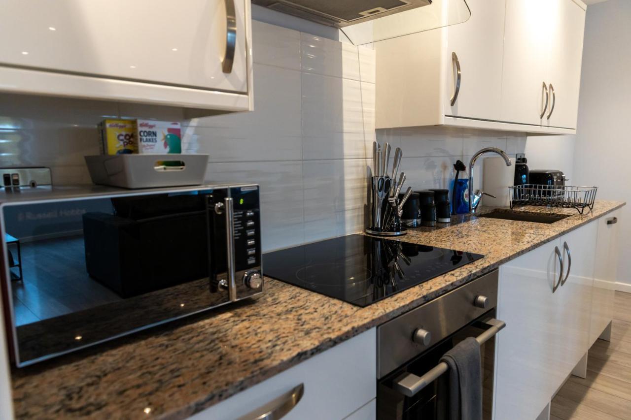 Cosy Flats Near Heathrow, Group Bookings Available With Parking Space Hounslow Exteriér fotografie