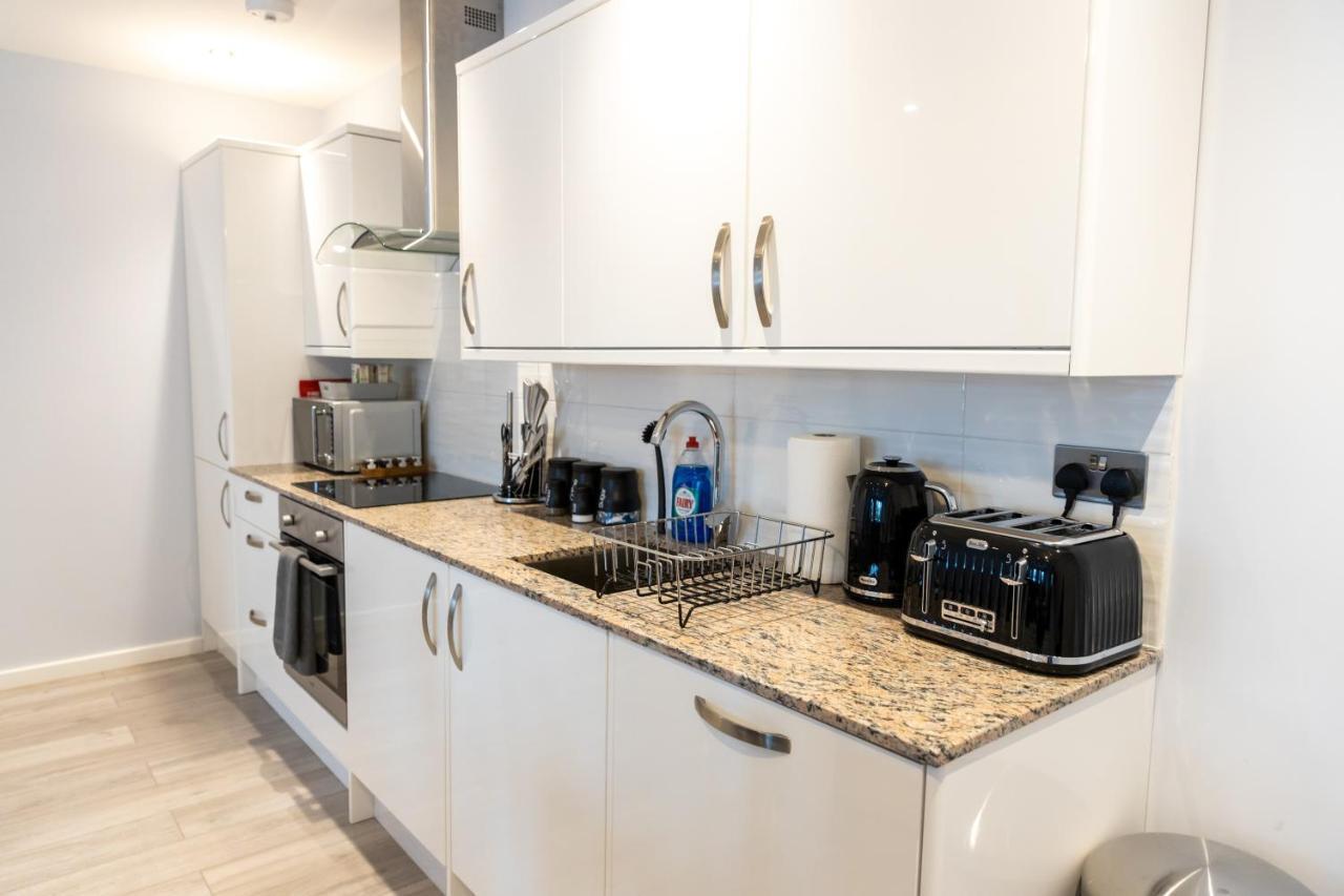 Cosy Flats Near Heathrow, Group Bookings Available With Parking Space Hounslow Exteriér fotografie