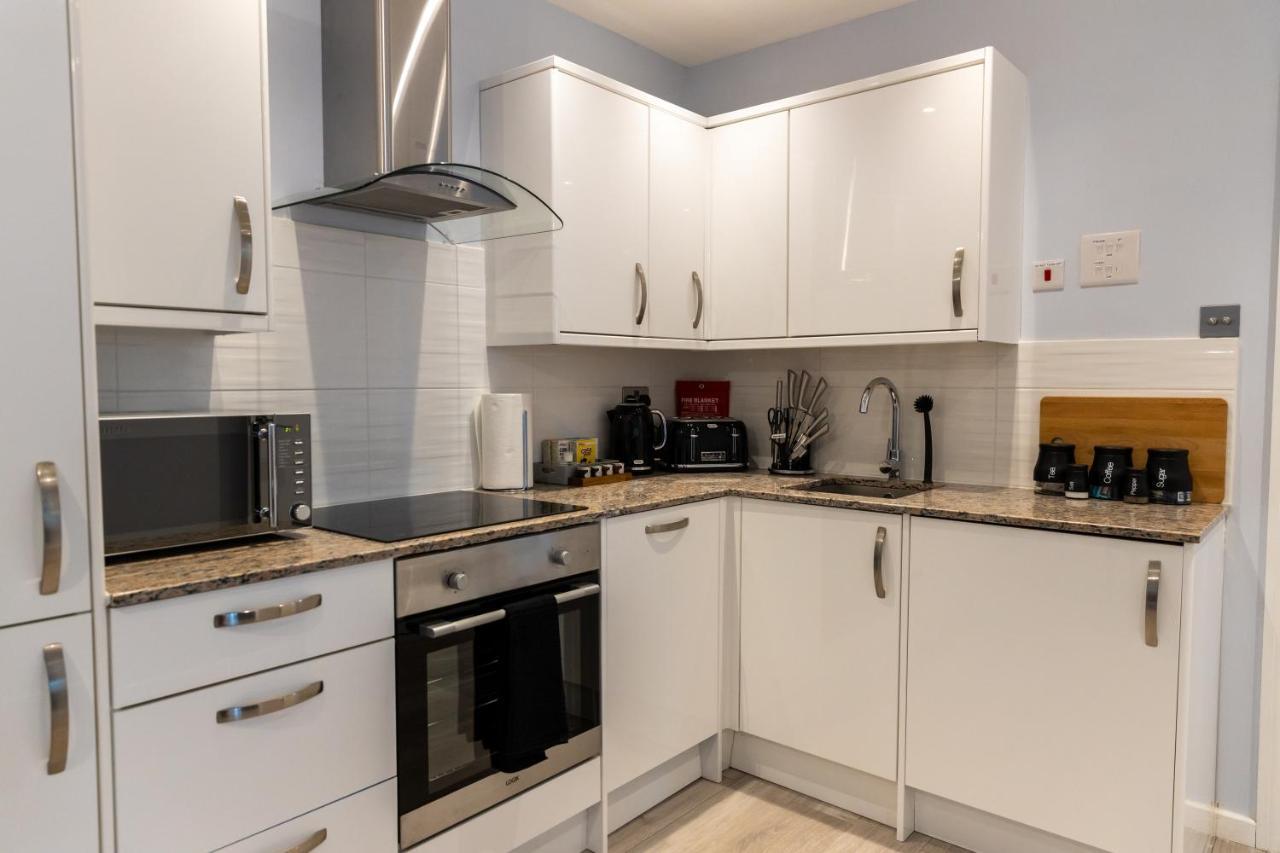 Cosy Flats Near Heathrow, Group Bookings Available With Parking Space Hounslow Exteriér fotografie
