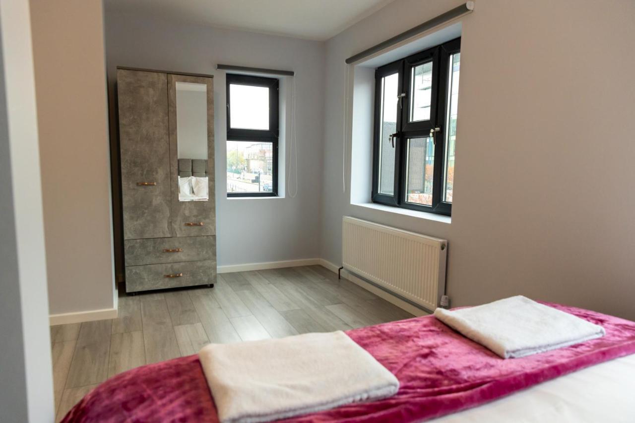 Cosy Flats Near Heathrow, Group Bookings Available With Parking Space Hounslow Exteriér fotografie