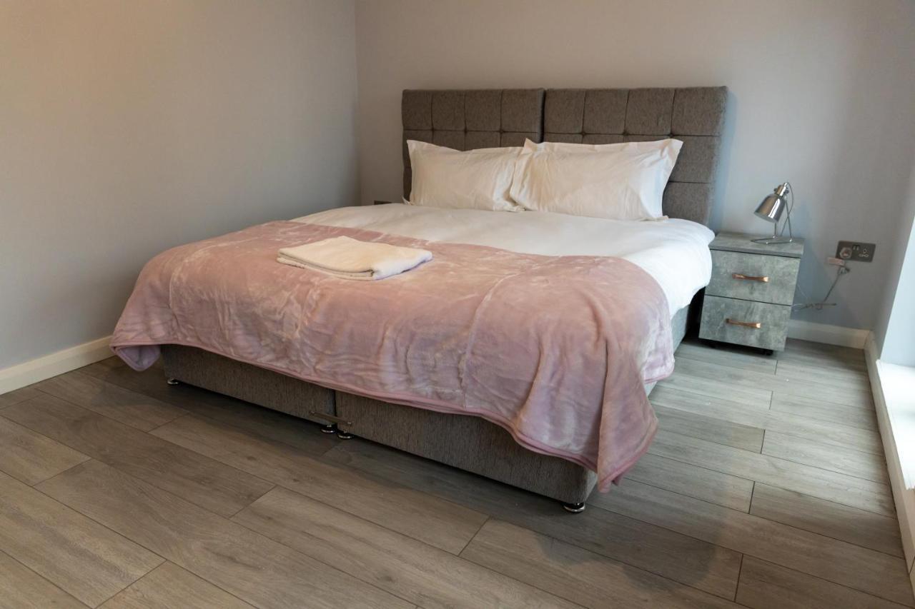 Cosy Flats Near Heathrow, Group Bookings Available With Parking Space Hounslow Exteriér fotografie